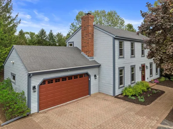 W299S5774 Windcrest DRIVE, Waukesha, WI 53189