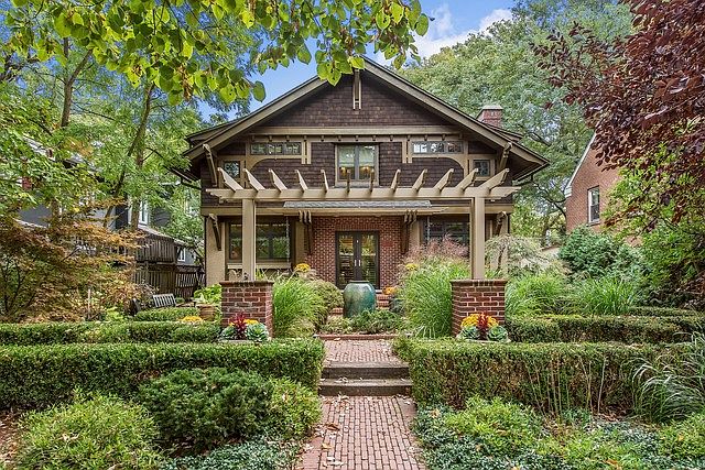 1st image of 2721 Woodbine Ave