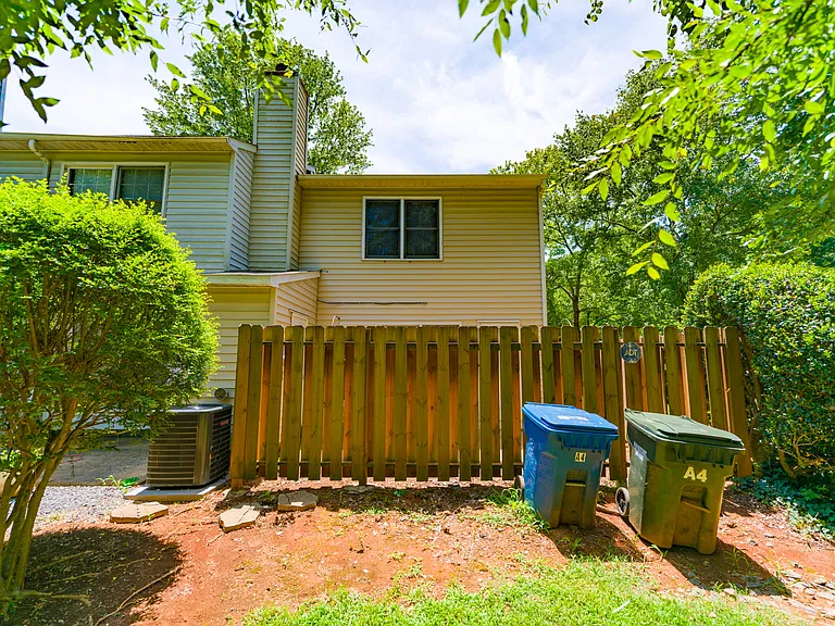 4 Astor Ct — Photo 28