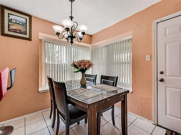 5th image of 1101 Holly Dr