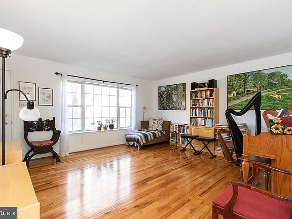 4th image of 263 Waterford Ln