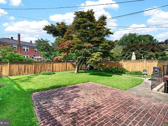3rd image of 214 Gaywood Rd