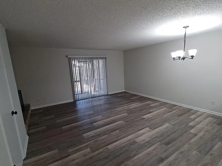 1201 Douglas St #4 — Photo 3