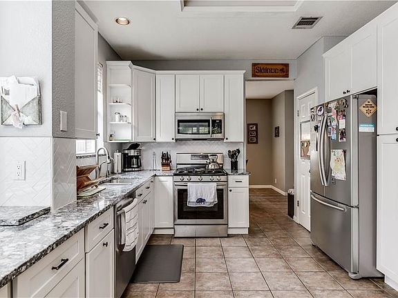 4th image of 1700 Azalea Dr