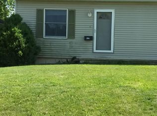 218 7th St APT B, Peru, IL 61354