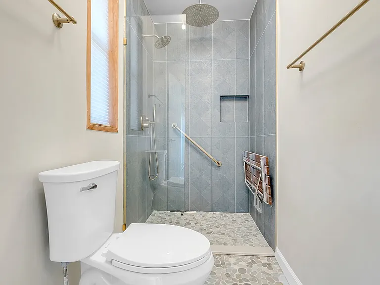 2307 Silver Ridge Ave — Photo 19