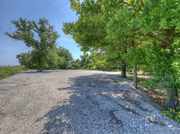 3225 S 57th West Ave, Tulsa, OK 74107