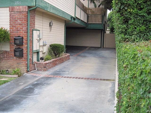 2nd image of 1706 Blossom Ln #B