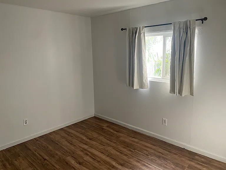 606 N Golden Gate Ave — Photo 9