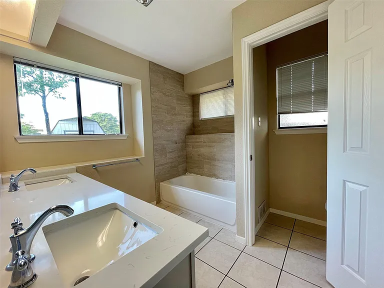 8905 Bridgewood Trl — Photo 16