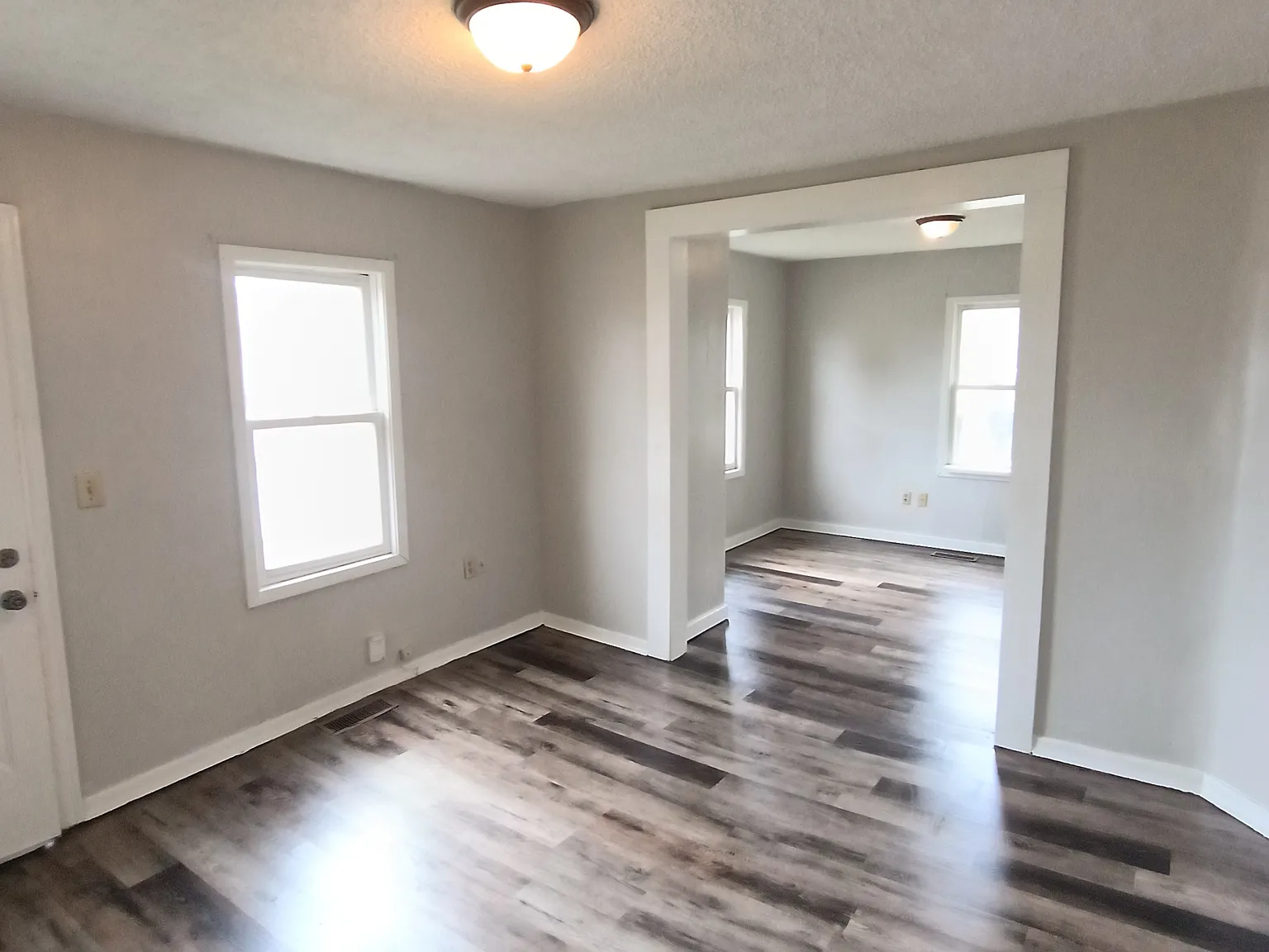 2 bed, 806 sqft, $900 — Photo 2