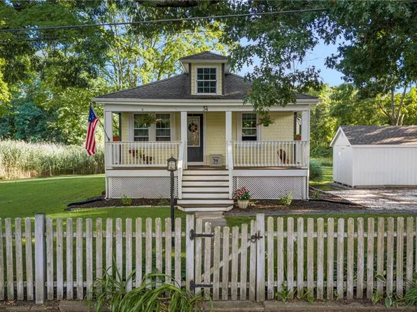34 Wuddall Ave, Warwick, RI 02889