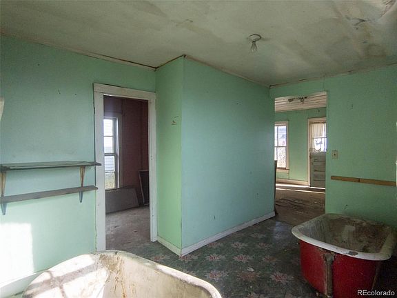 4th image of 114 E 13th St