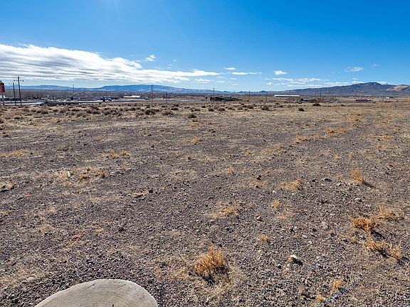 3rd image of 1285 Rhyolite Dr