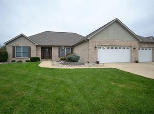 4913 Autumn Oaks Dr, Maryville, IL 62062