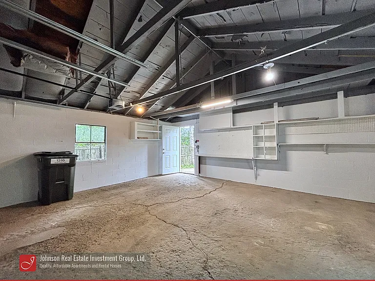 1316 Genessee Ave — Photo 27
