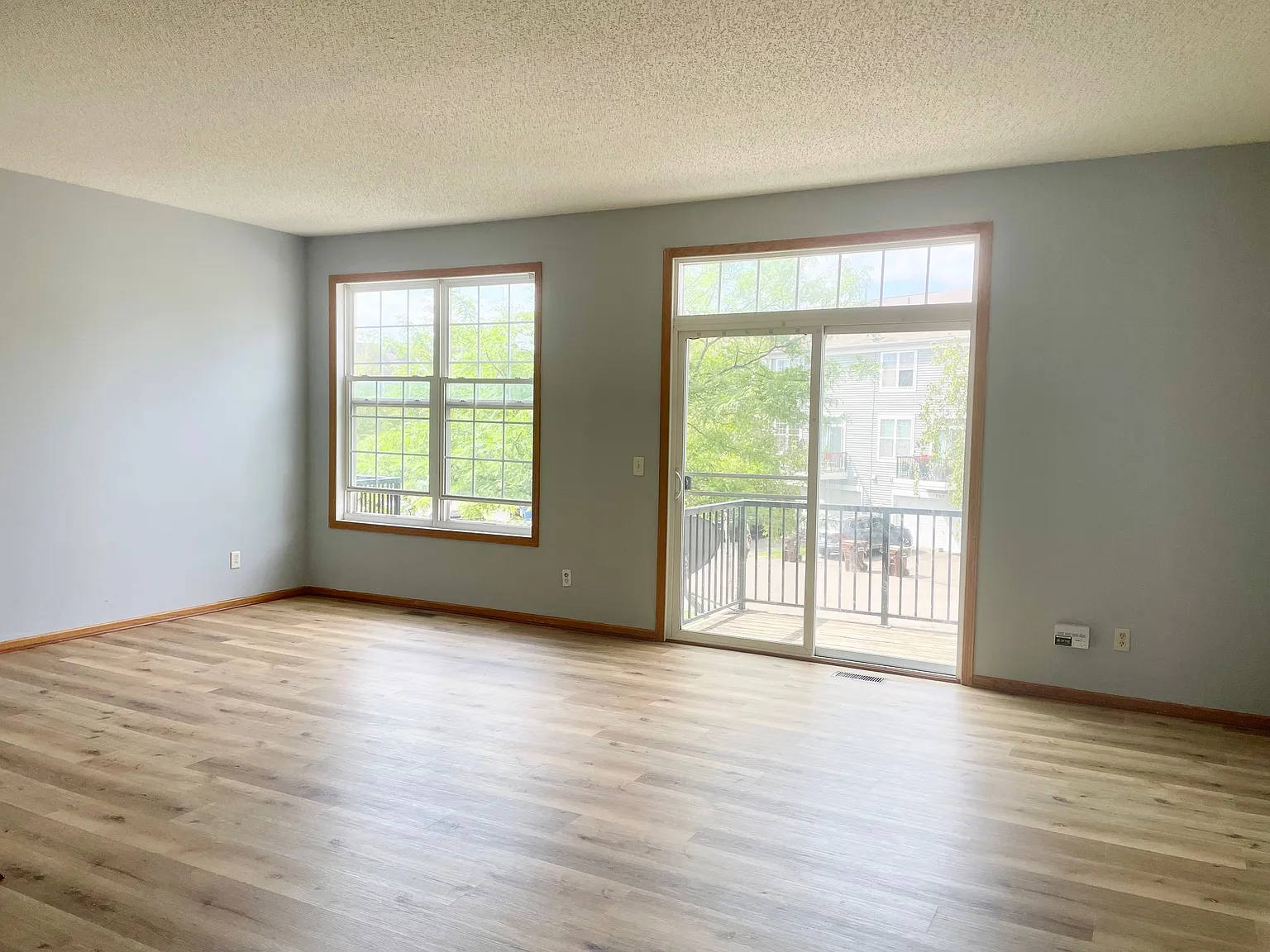 4 bed, 3.5 bath, 2010 sqft, $2,550 — Photo 2