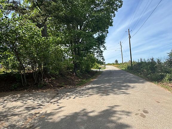 2nd image of 4652 Woodlane Dr
