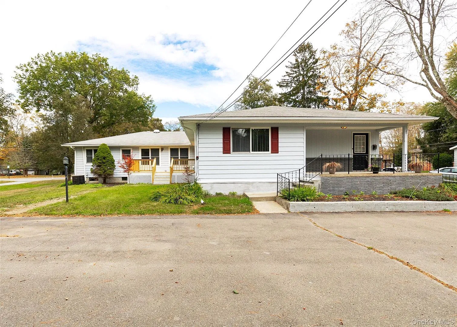 3 bed, 2.0 bath, 1600 sqft, $3,900 — Photo 2