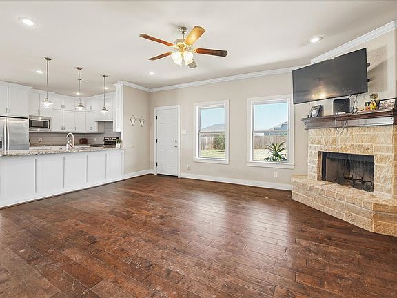 2nd image of 109 Springleaf Ln