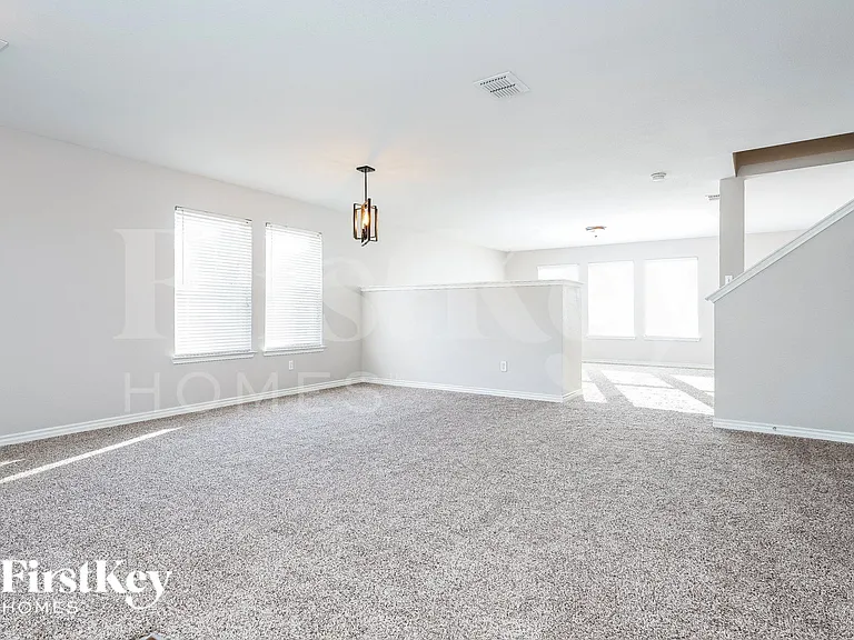 1343 Foster St — Photo 3