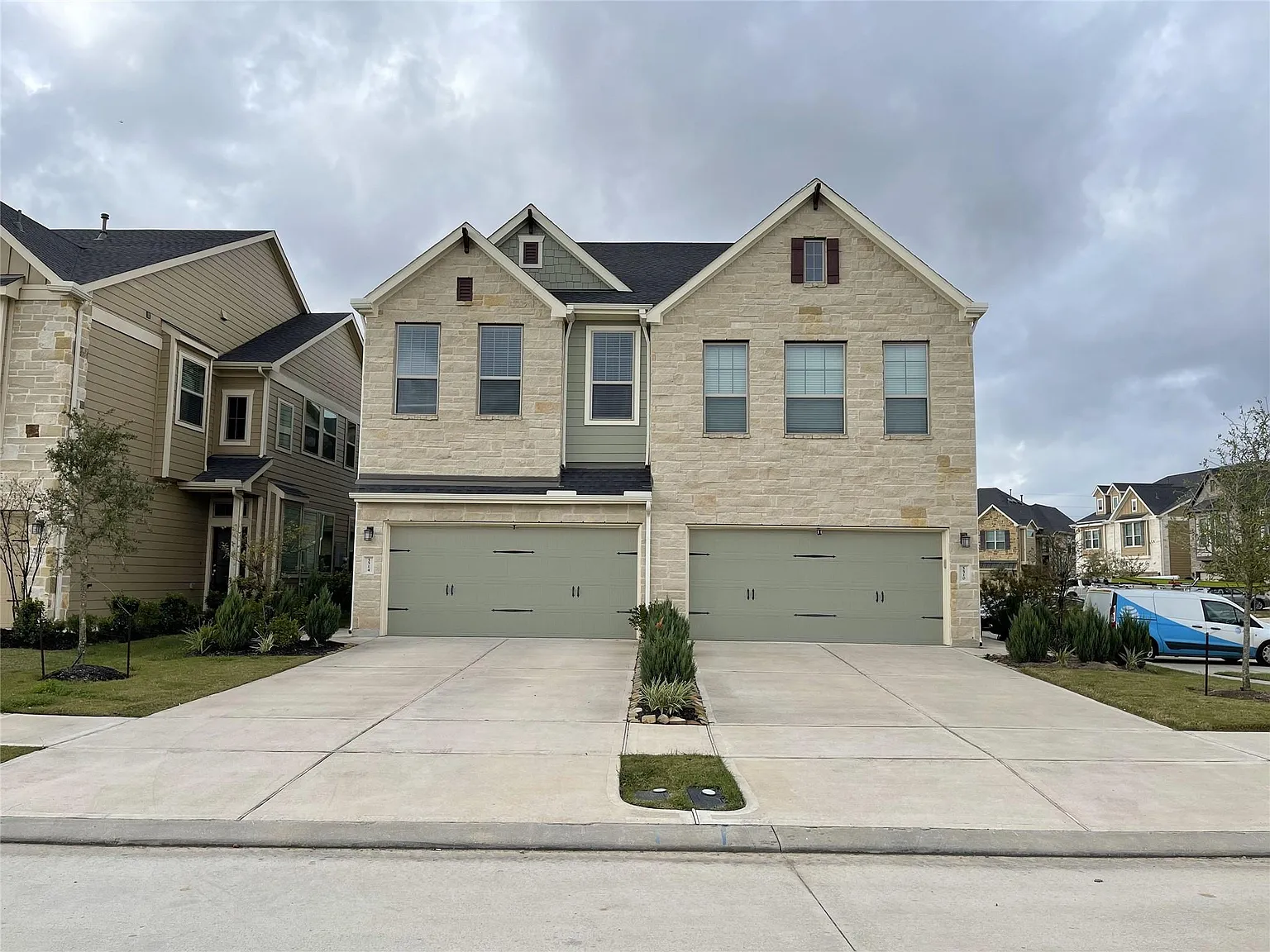 3 bed, 2.5 bath, 1927 sqft, $2,150 — Photo 1