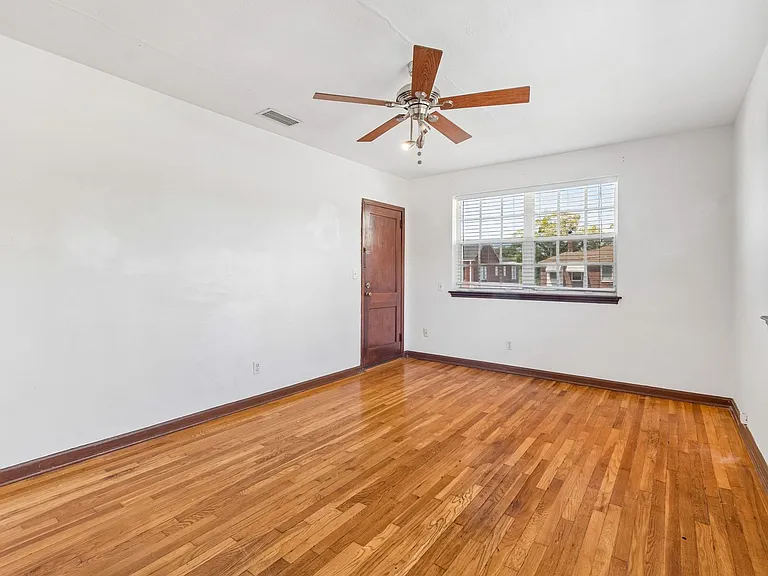 1731 Flagler Ave — Photo 66