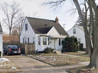 19757 Elkhart St, Harper Woods, MI 48225