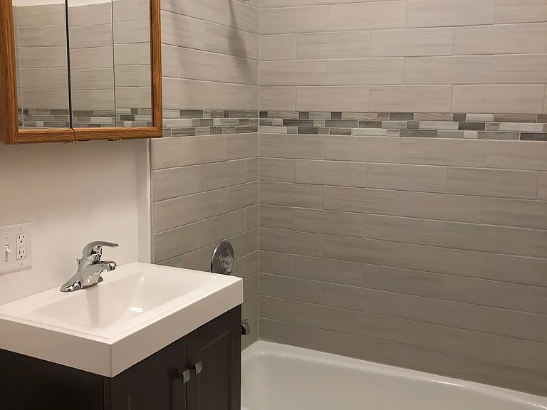 2254 W Berteau Ave #1 — Photo 5