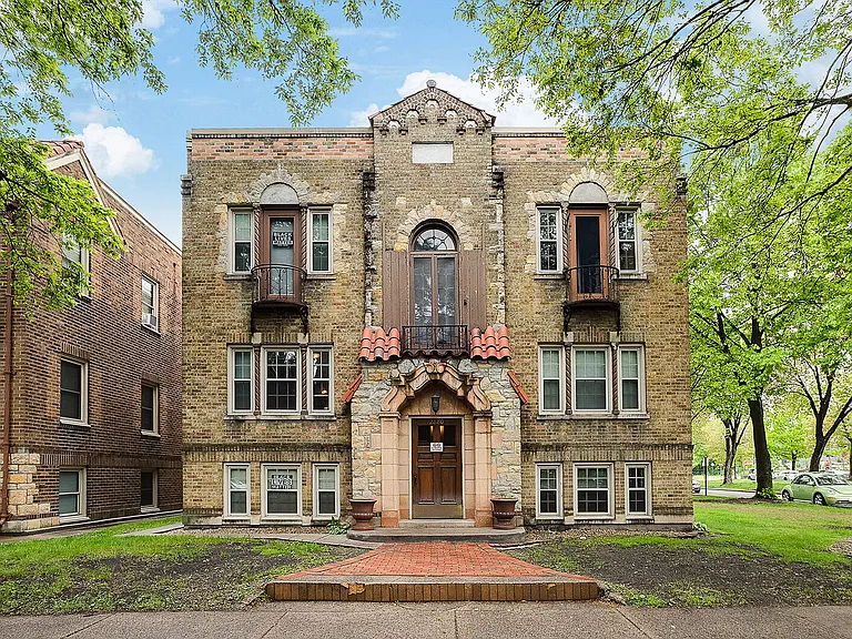 2124 Garfield Ave — Photo 1