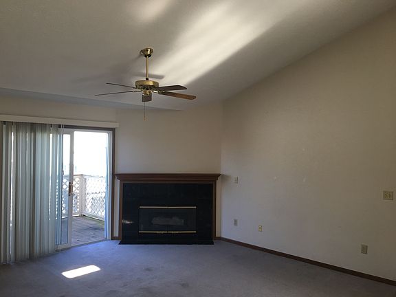 5th image of 748 Tollis Pkwy #C