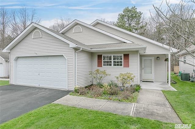 1st image of 4 Greenbriar Ct