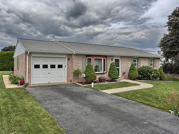 3rd image of 913 Willow Ln
