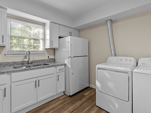 4th image of 1110 Chapel St APT 3
