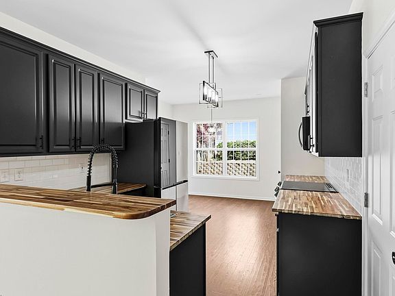 2nd image of 7 Ridgebrook Way