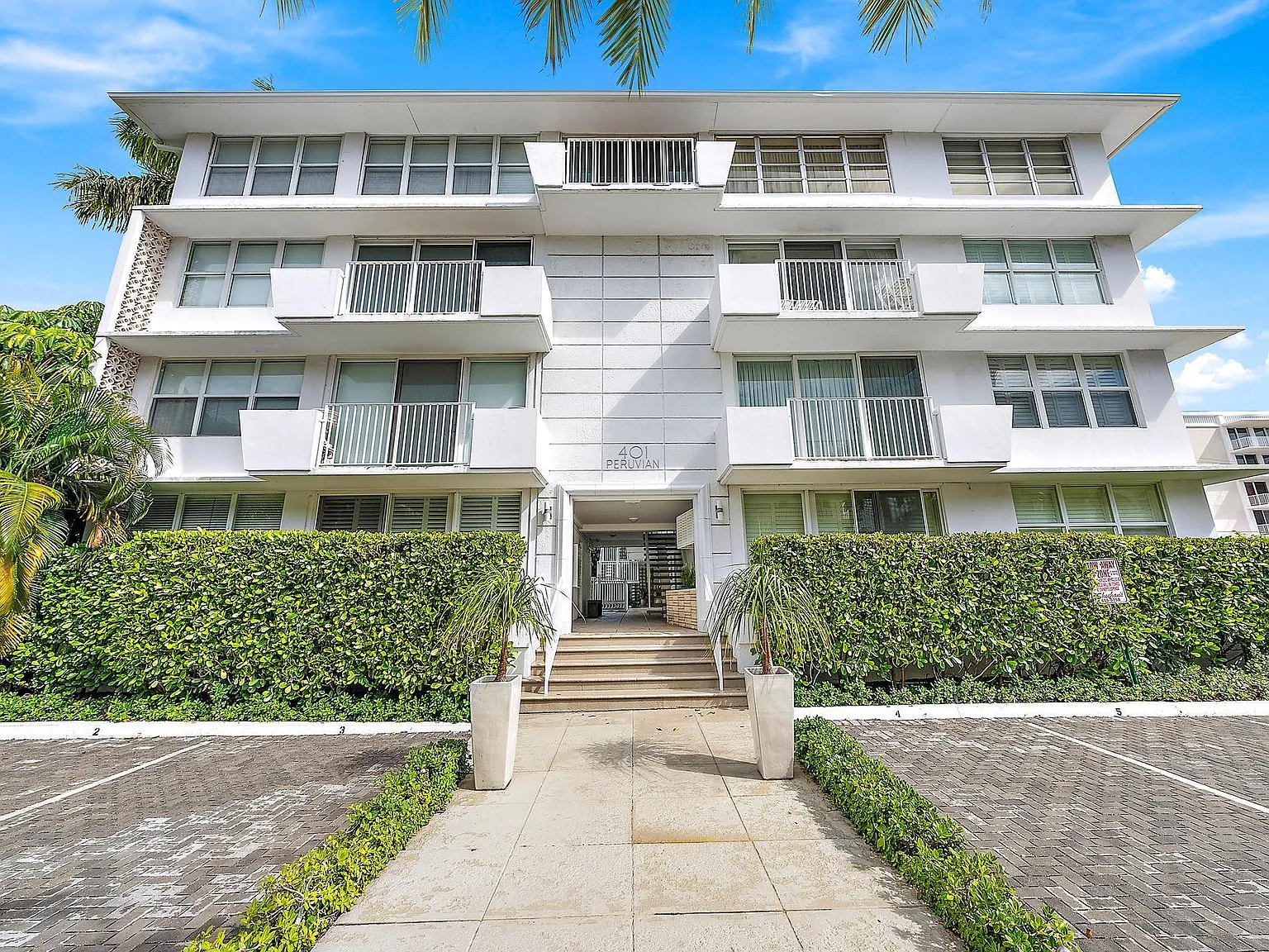 1 bed, 1.0 bath, 580 sqft, $10,500 — Photo 3