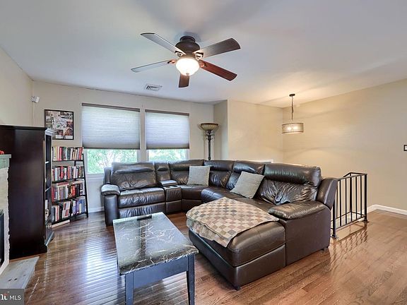 4th image of 2837 Pebblebrook Dr
