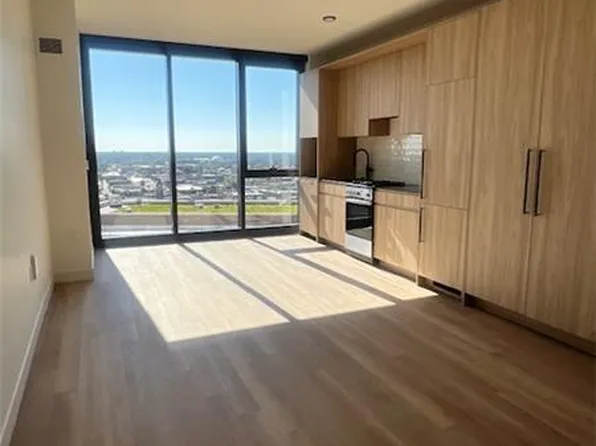 300 N Elizabeth St #505, Chicago, IL 60607