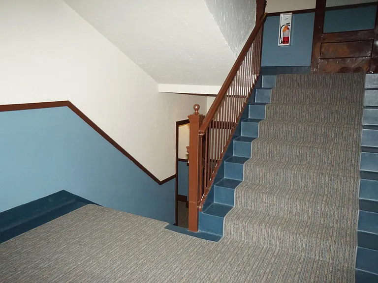 2338 Marshall Apartments — Photo 14