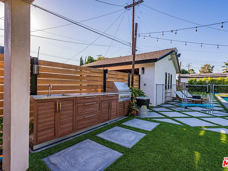 22745 Erwin St — Photo 12