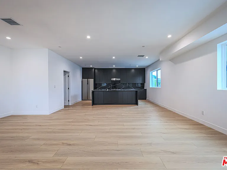 1525 S Carmelina Ave #1525 — Photo 4