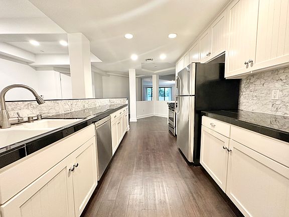 3rd image of 11611 Montana Ave APT 204