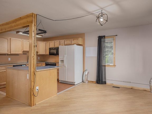 3rd image of 1804 Caribou Way