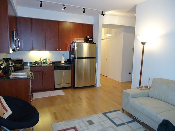 3rd image of 565 W Quincy St Unit 1613
