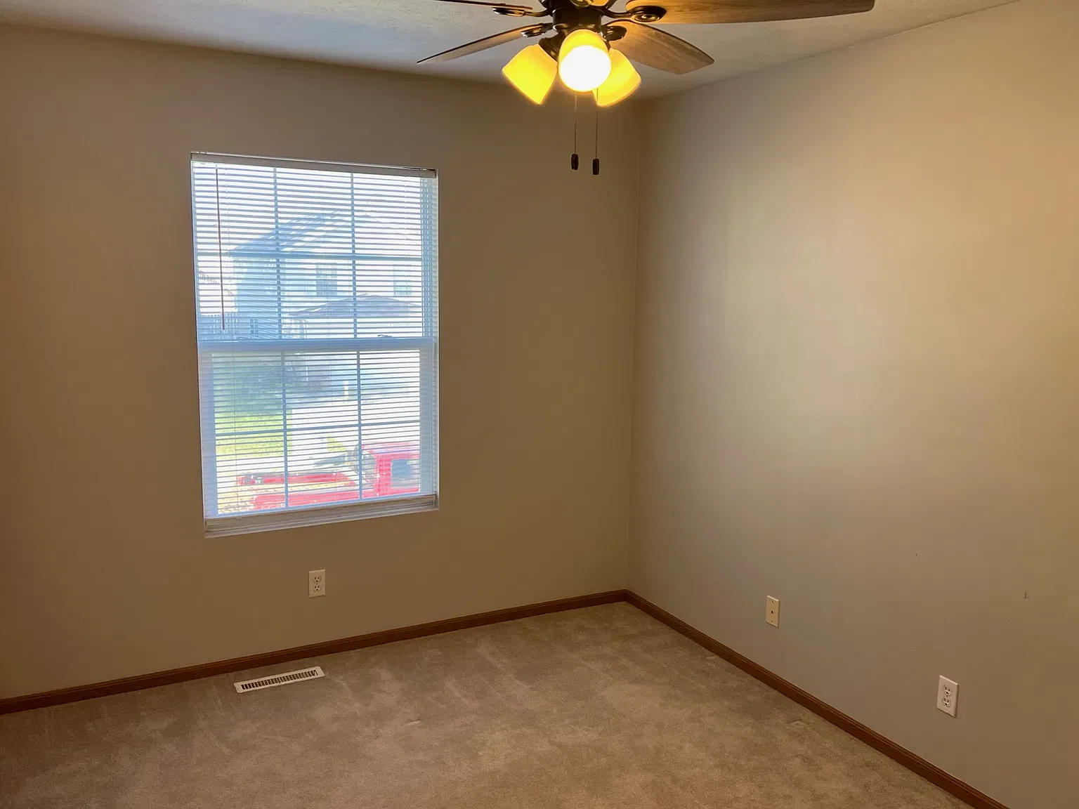 3 bed, 1348 sqft, $2,000 — Photo 2