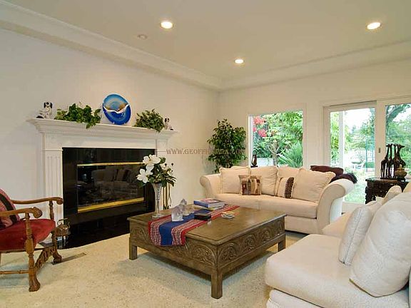 4th image of 2418 San Antonio Cres E