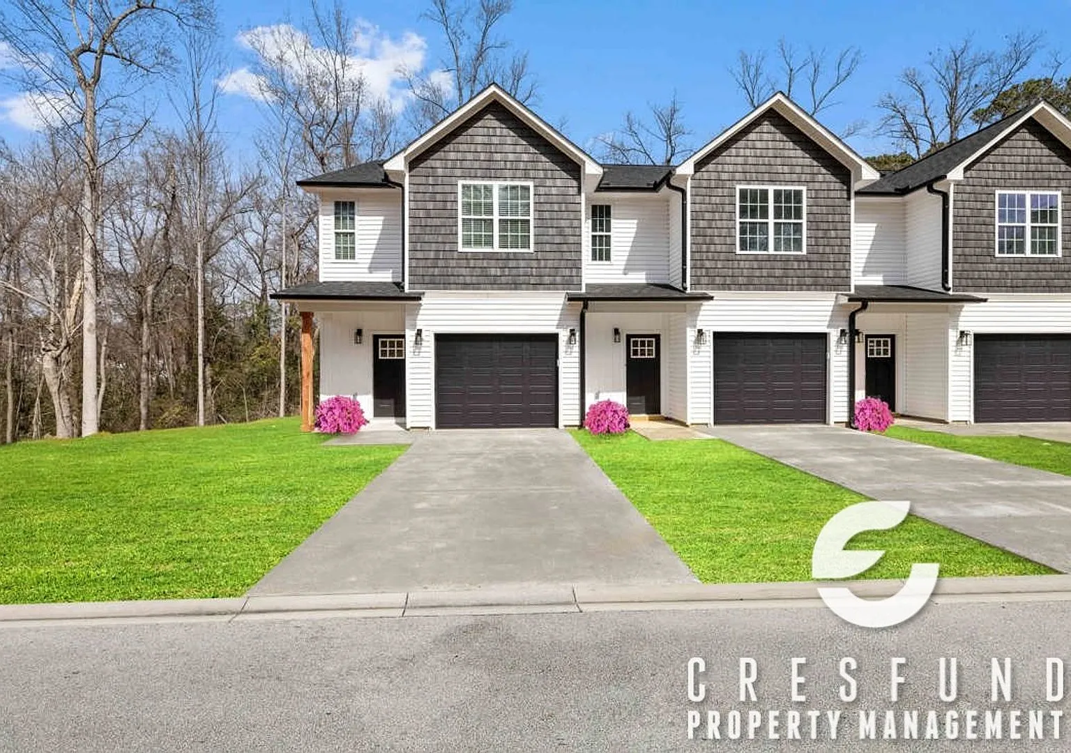 Luxury New 3BR Townhomes | Garage + Pool | 7 min to Fort Bragg — Photo 1