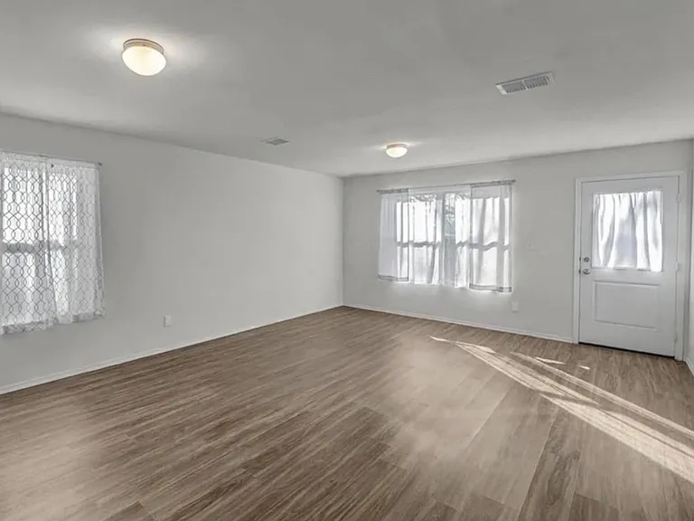 5689 McClelland St — Photo 12