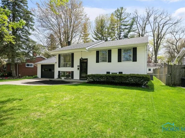 827 Cherry Ln, Waterville, OH 43566