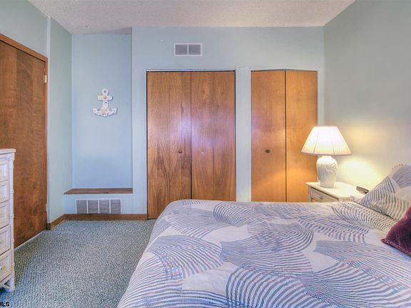 4th image of 848 E 7th St #848